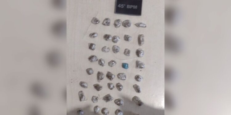 PM prende dupla e apreende 40 papelotes de maconha em Tailândia