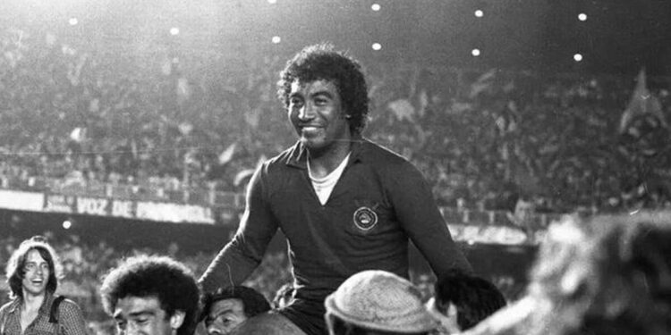 Ídolo do Corinthians: ex-goleiro Tobias morre aos 75 anos