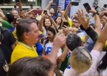 Bolsonaro é recebido em Marabá por aeroporto esvaziado