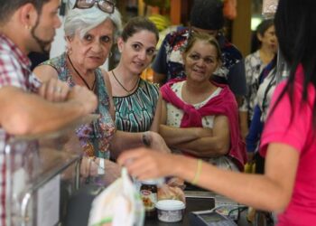 CNC: mulheres se preocupam mais com consumo sustentável do que homens