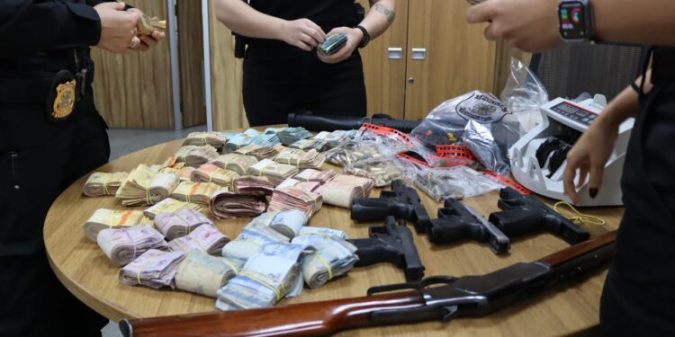 PF prende dois por venda ilegal de ouro e lavagem de dinheiro no Pará PF prende dois por venda ilegal de ouro e lavagem de dinheiro no Pará