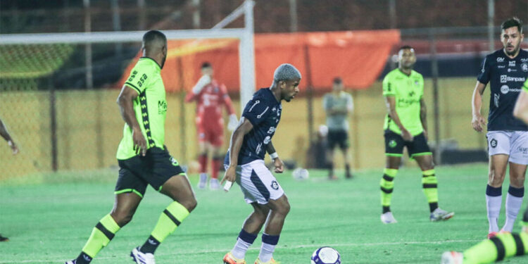 Jogadores do Clube do Remo lamentam empate no fim