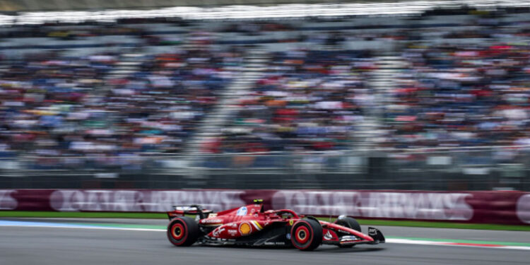 Verstappen se atrapalha e vitória cai no colo da Ferrari