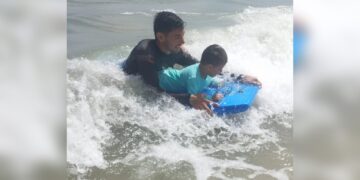 Em Salinas, prática do Bodyboarding ajuda no tratamento de criança com paralisia cerebral