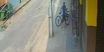 Vídeo: bicicleta é furtada no estacionamento de padaria em Tailândia