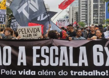 Manifestantes vão às ruas pelo fim da escala de trabalho 6x1