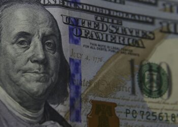 Dólar cai para R$ 5,67 no dia do anúncio da eleição de Trump