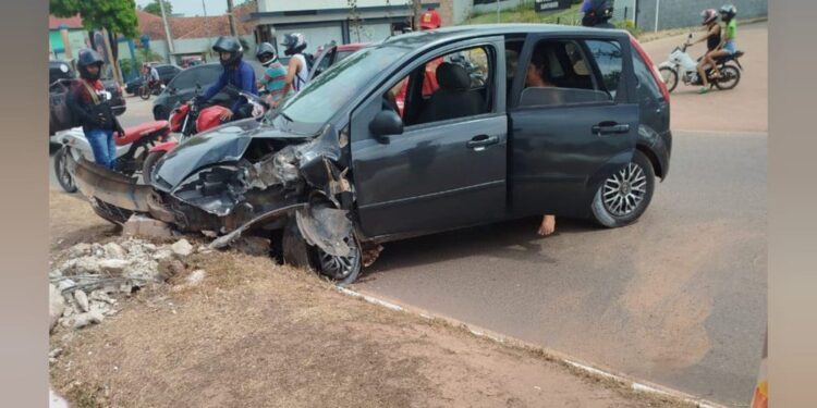 Motorista perde controle e provoca acidente na rodovia Fernando Guilhon em Santarém