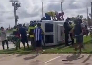 VÍDEO: van capota na Augusto Montenegro; feridos e grávida são socorridos