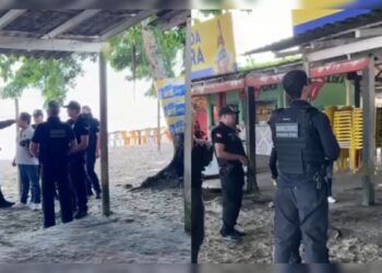 Corpo acorrentado aparece em praia de Outeiro