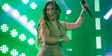 Sincerona! Simone Mendes chama de "feio" vestido dado por fã