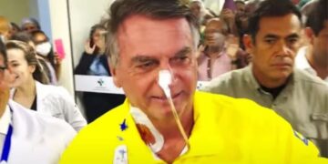 Cirurgia de desobstrução intestinal de Bolsonaro já dura mais de 8 horas
