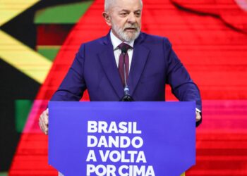 Lula diz que governo tomará medidas para defender empresas nacionais