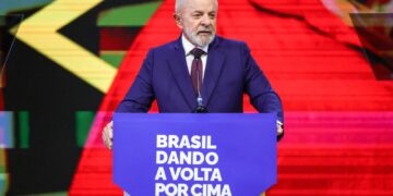 Lula diz que governo tomará medidas para defender empresas nacionais