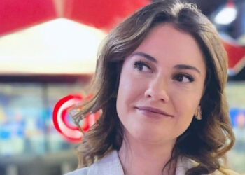 Apresentadora da CNN vira assunto ao chamar Bolsonaro de “Bozo”