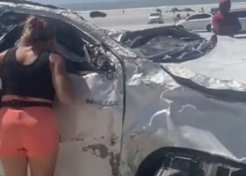 Vídeo mostra Hilux destruída após ser "engolida" em Salinas