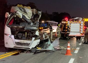 Três estudantes feridos em acidente seguem hospitalizados