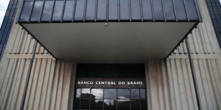 Mercado financeiro reduz para 4,72% previsão de inflação em 2025 Mercado financeiro reduz para 4,72% previsão de inflação em 2025