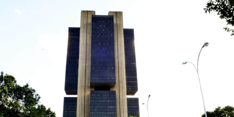 Banco Central passa a bloquear chaves Pix usadas em golpes e fraudes