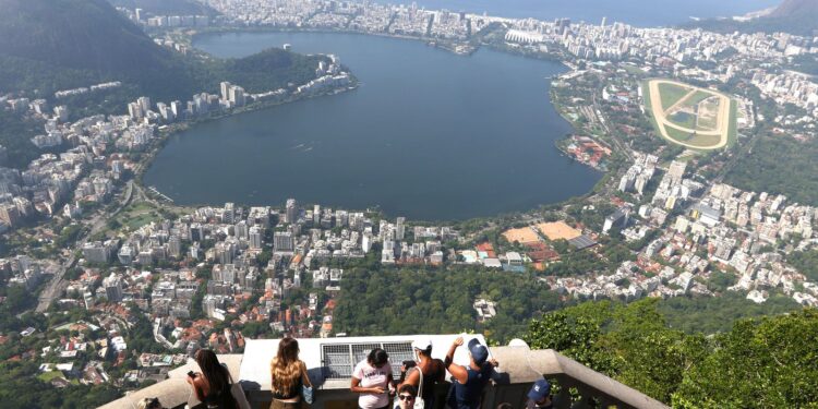 Estado do Rio estima receber 2 milhões de turistas estrangeiros Estado do Rio estima receber 2 milhões de turistas estrangeiros