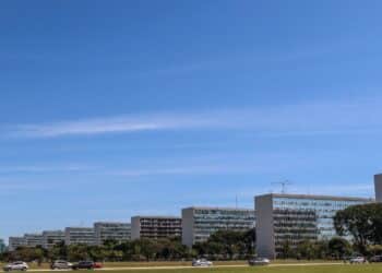 Governo reduz para R$ 7,7 bi congelamento de despesas no Orçamento