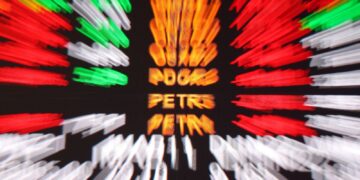 Bolsa cai 4,31% em dia tenso e reverte início positivo de mês Bolsa cai 4,31% em dia tenso e reverte início positivo de mês