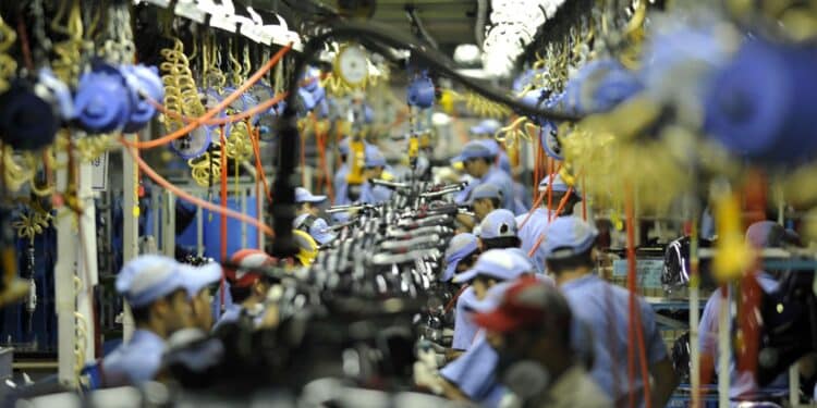 Atividade econômica brasileira contraiu 0,2% em outubro Atividade econômica brasileira contraiu 0,2% em outubro