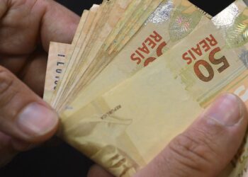 Segunda parcela do 13º salário deve ser paga até a próxima sexta-feira Segunda parcela do 13º salário deve ser paga até a próxima sexta-feira